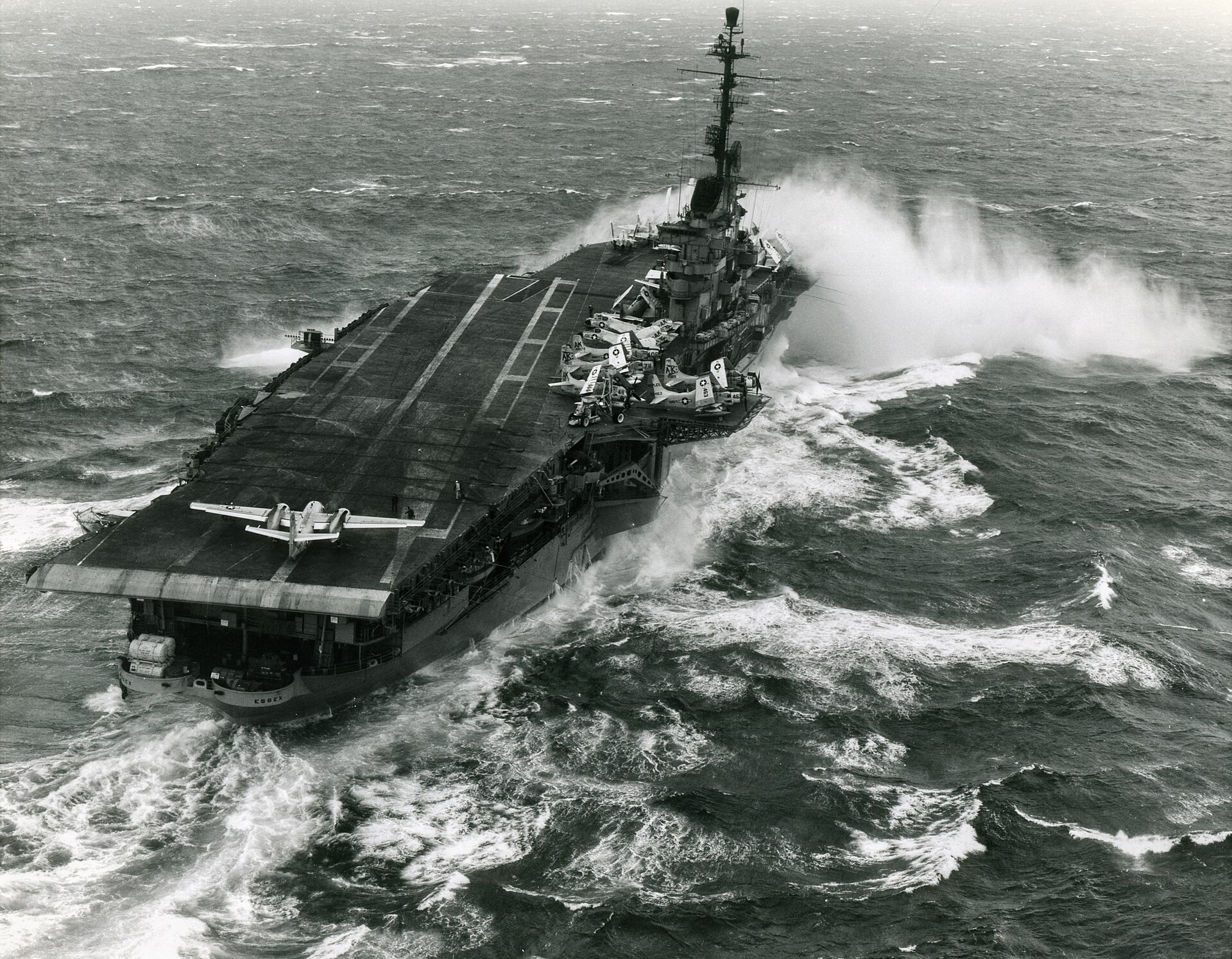 USS Essex (CV-9) 1
