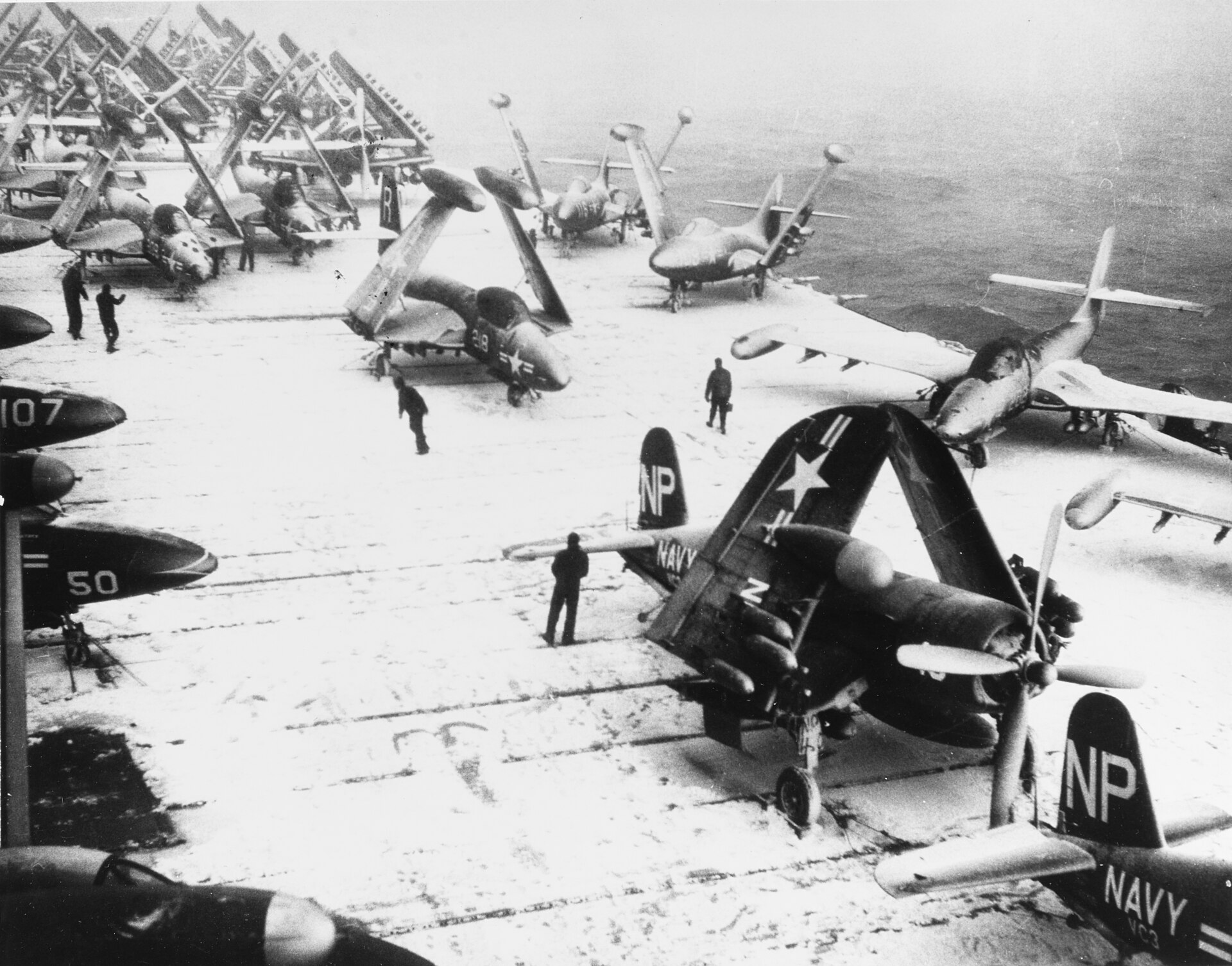 USS Essex (CV-9) 4