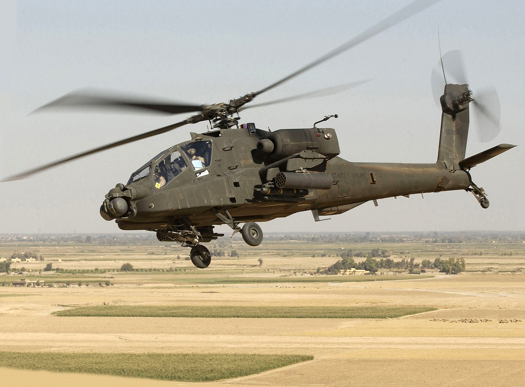 AH-64 Apache 1