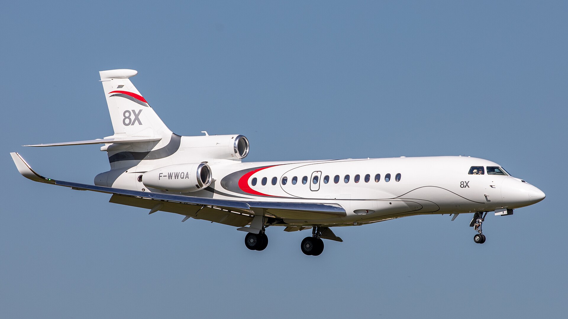 Dassault Falcon 8X 2