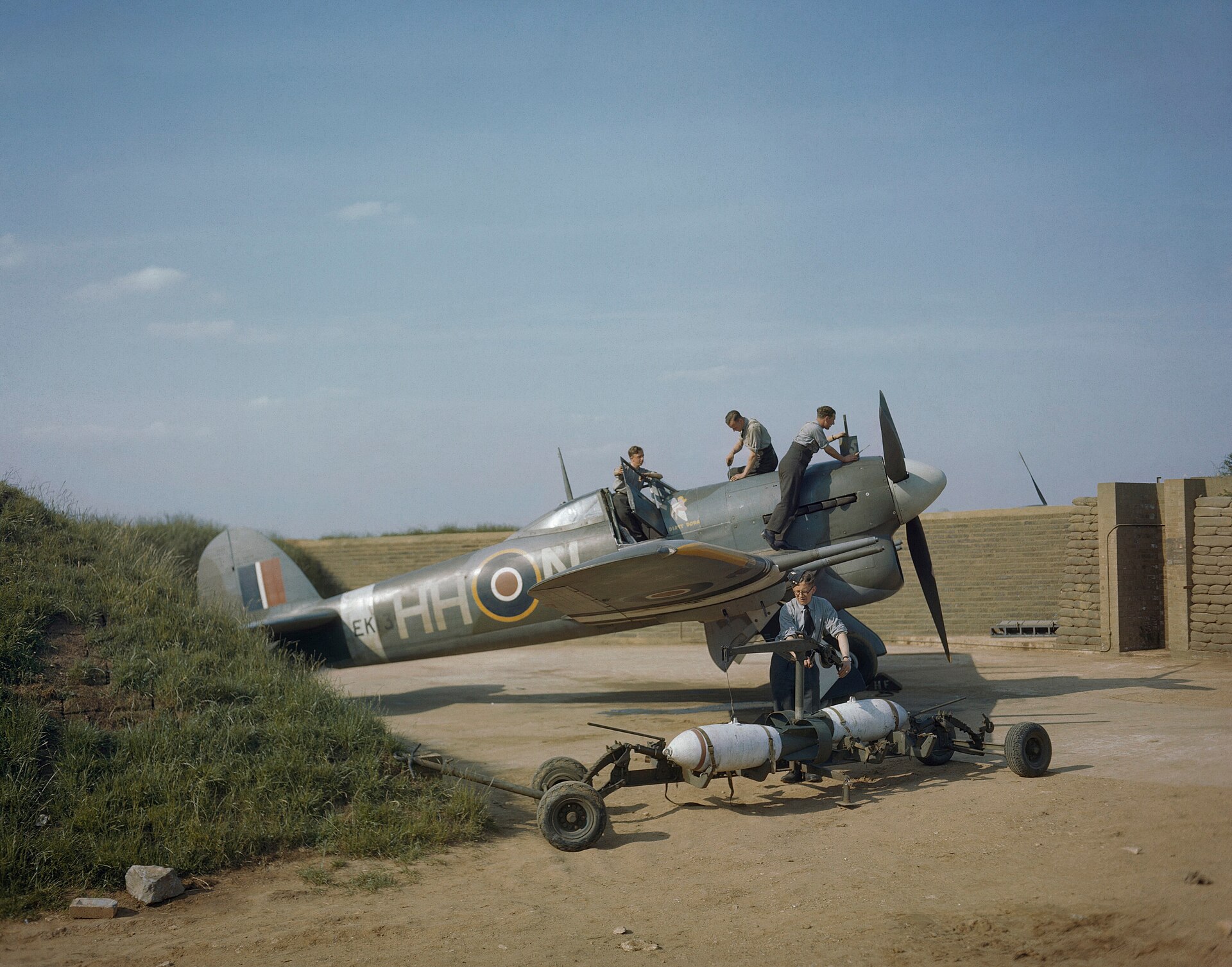 Hawker Typhoon 4