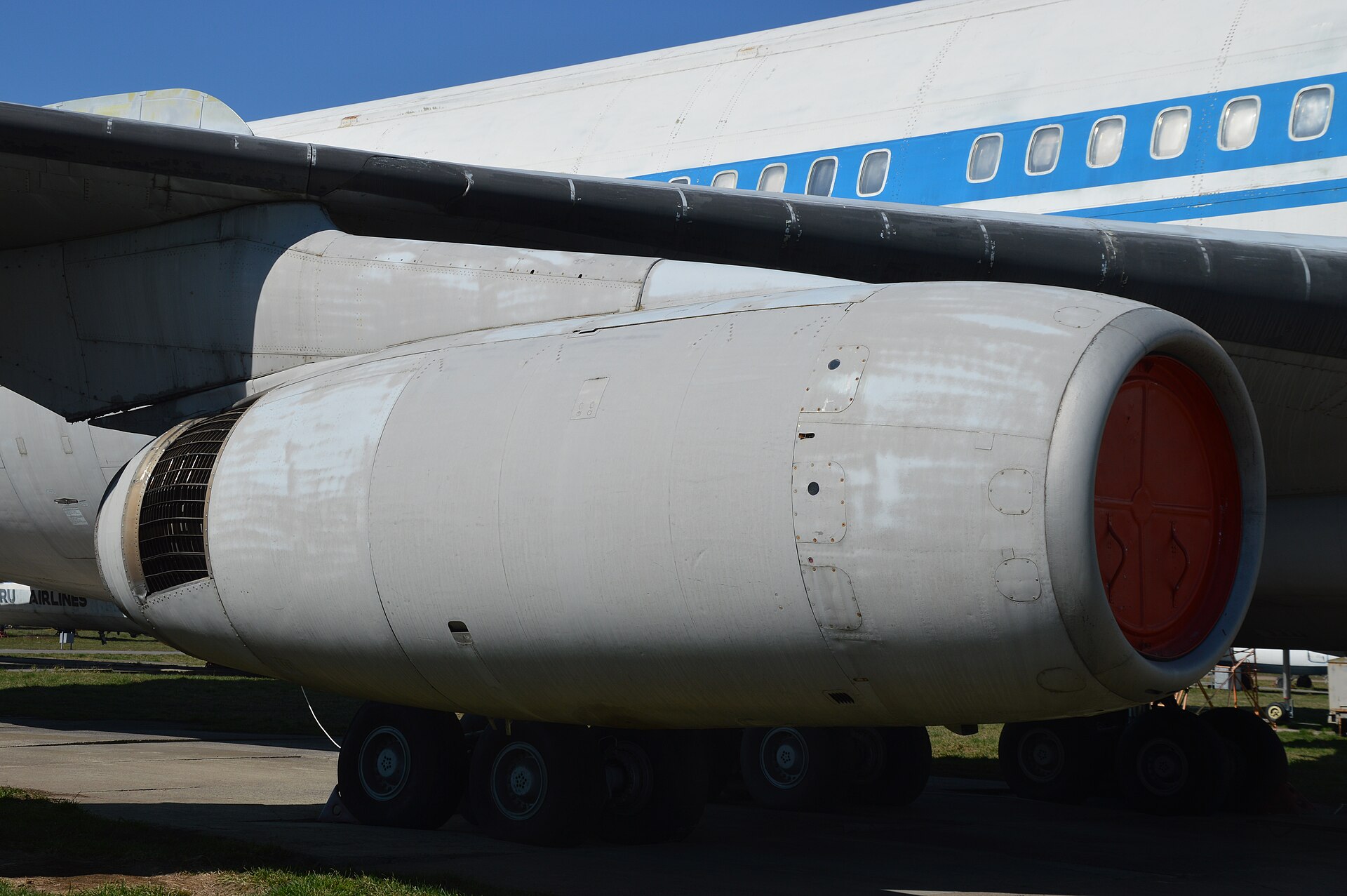 Ilyushin Il-86 4