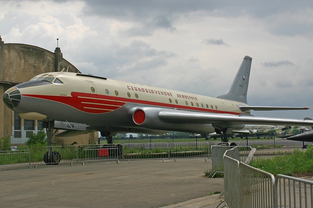 Tupolev Tu-104 4